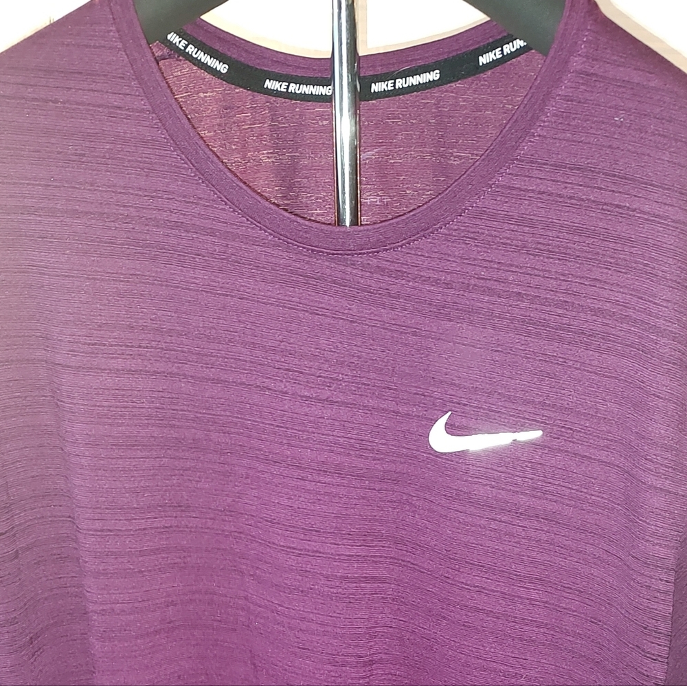 Nike Running Magenta Short Sleeve Tee - Picture 4 of 4